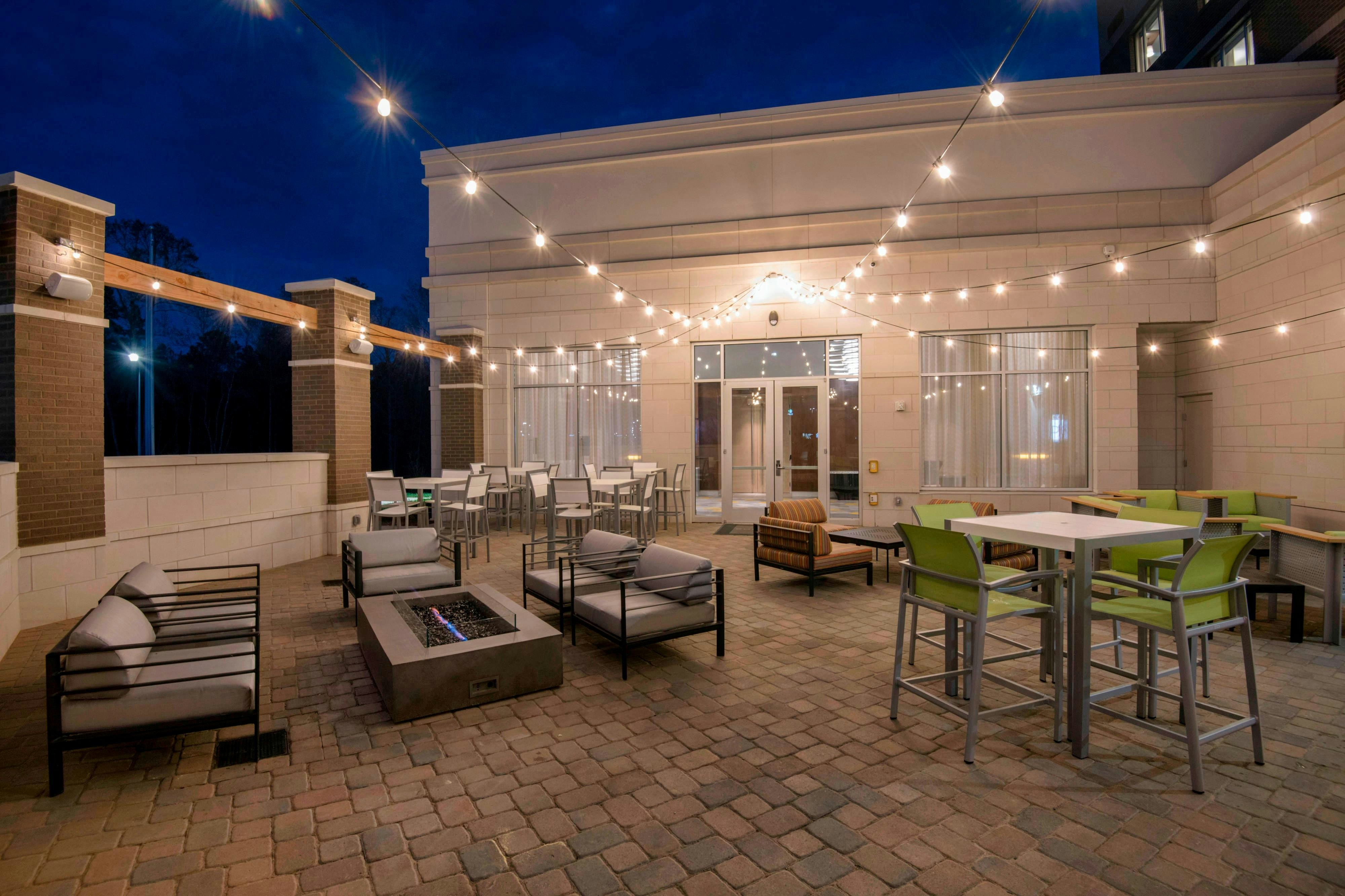 Courtyard By Marriott Raleigh Cary/Parkside Town Commons 51/52