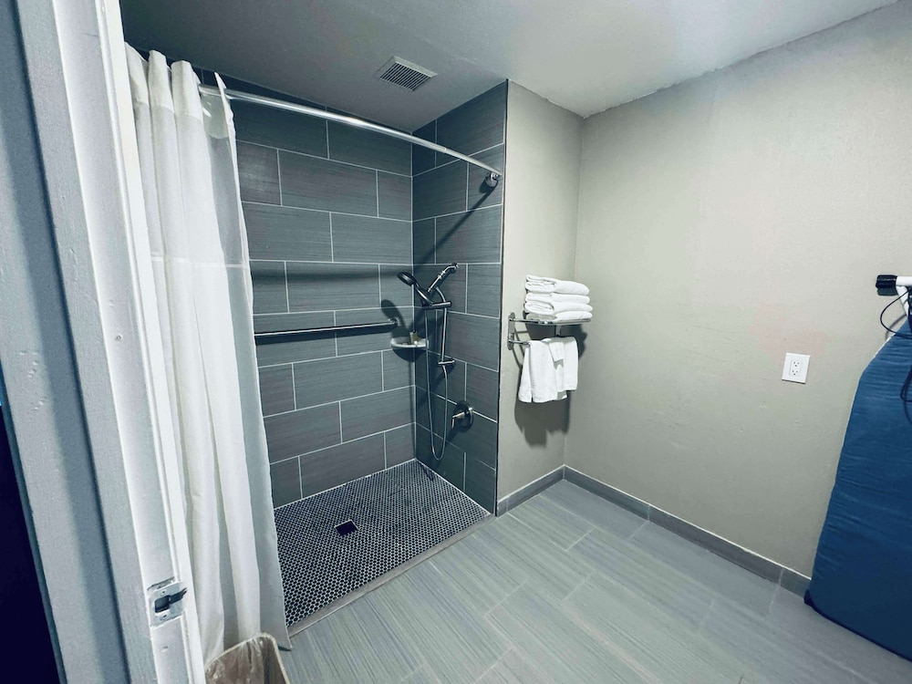SureStay by Best Western Fresno Central 34/54