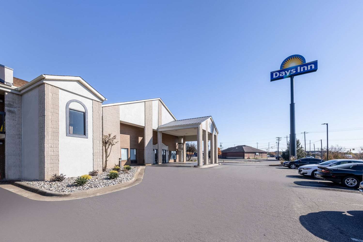 Days Inn by Wyndham Mooresville Lake Norman 14/16