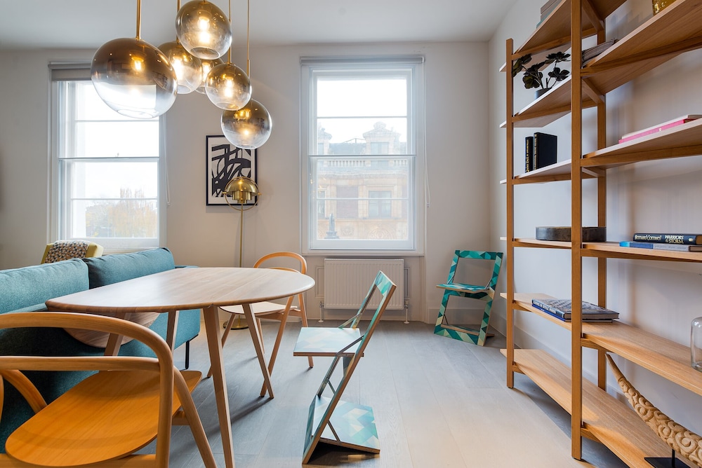 South Kensington by CAPITAL 46/65