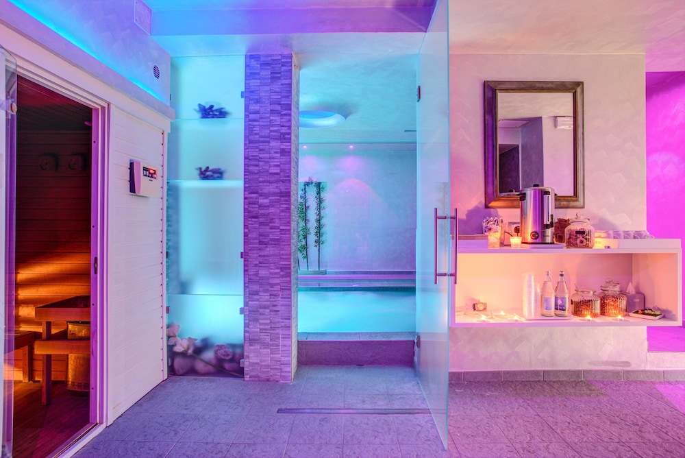 Ferretti Beach Hotel 44/65