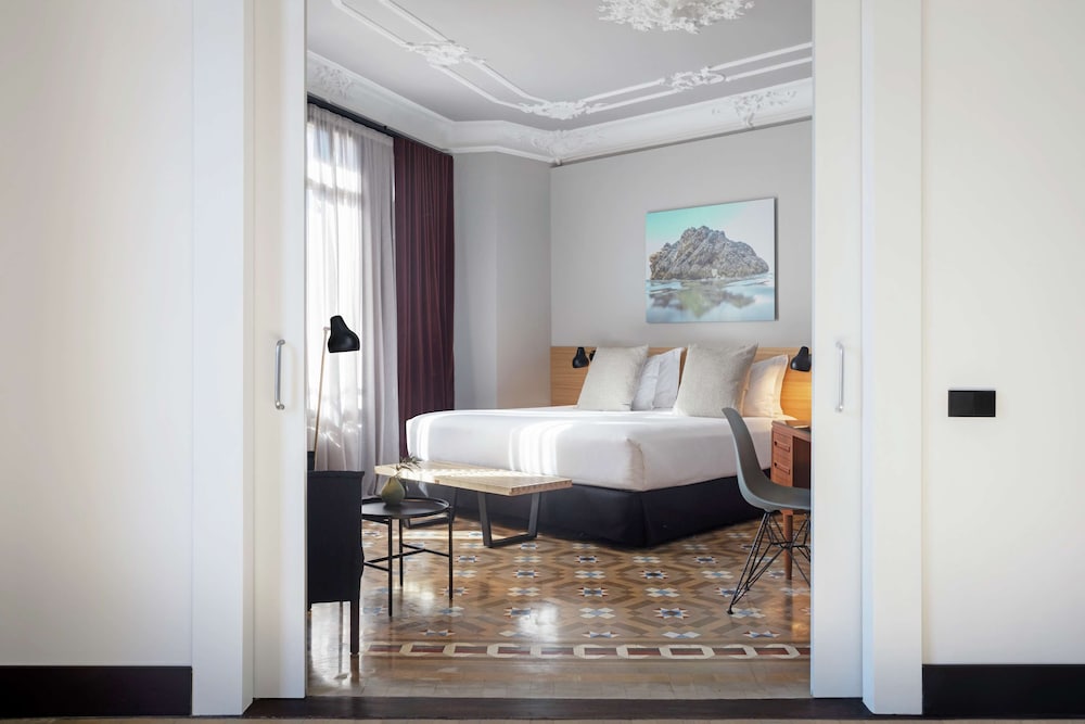 Alexandra Barcelona Hotel Curio Collection By Hilton 27/90