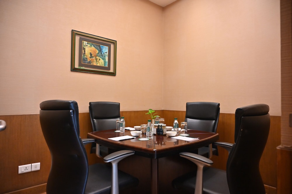 Savoy Suites Greater Noida 57/61