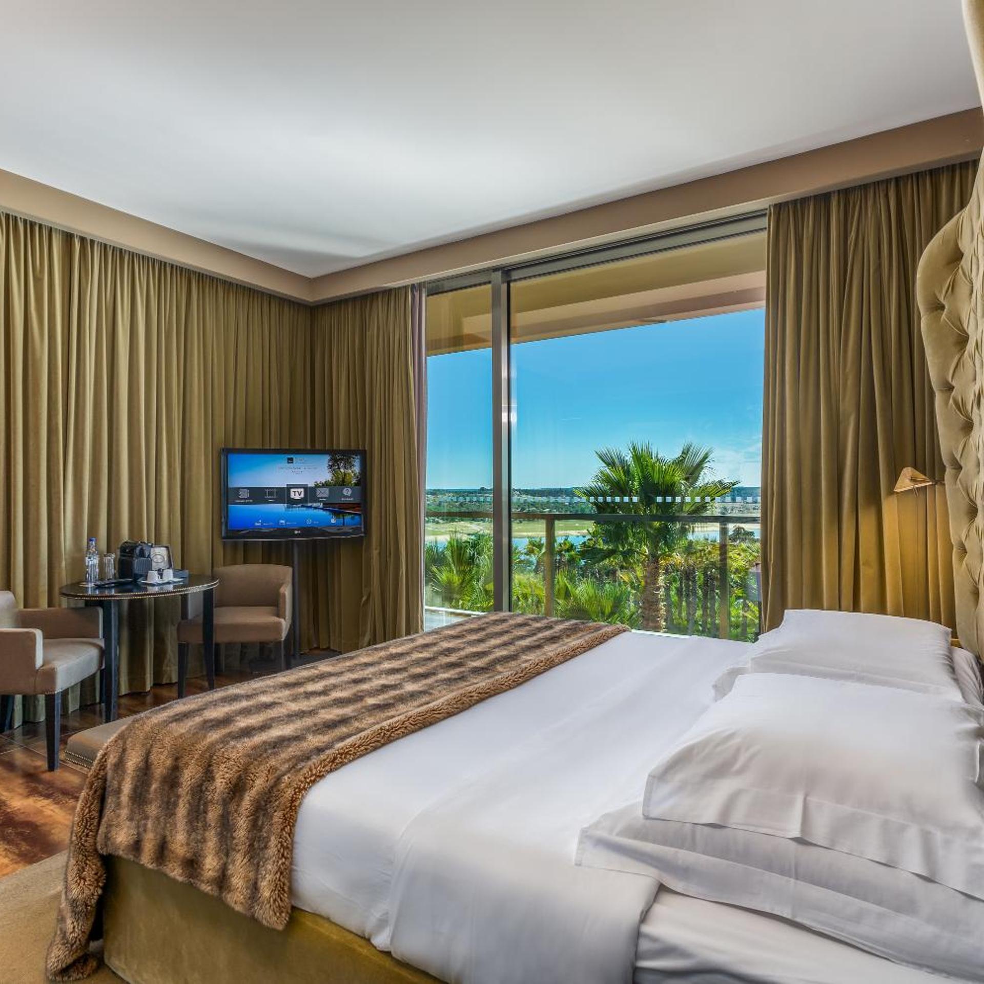 Penthouse Suite, Hot Tub