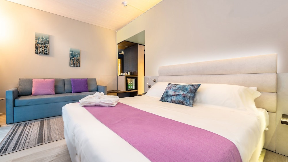 Vision Hotel 15/50