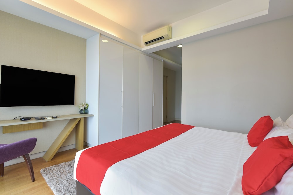 3 Bedrooms, Suite, 3 King Beds, Twin Towers View