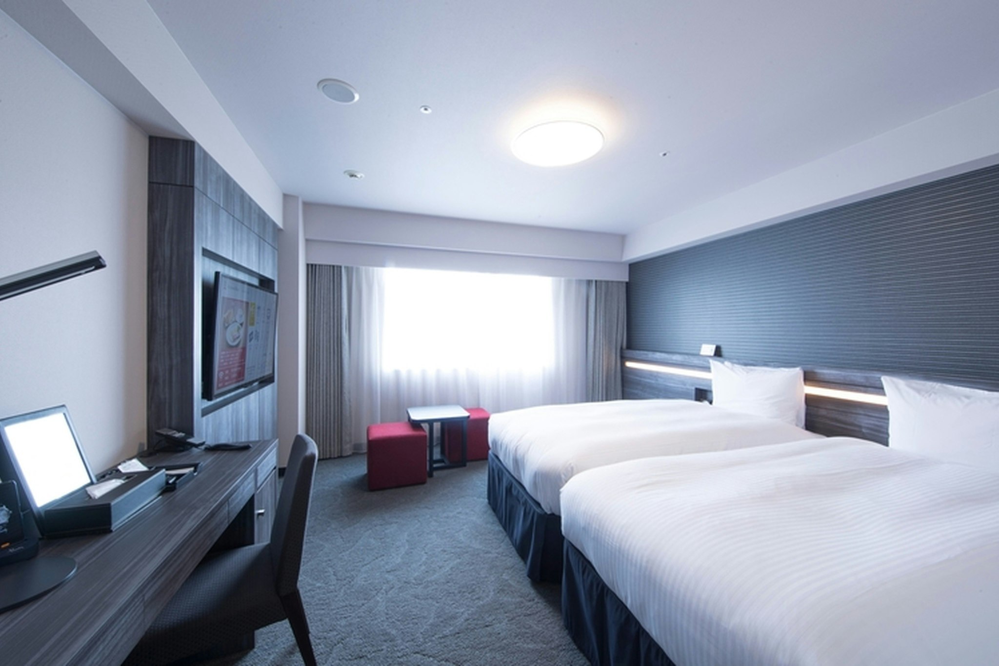 Hollywood, Twin Beds, Smoking