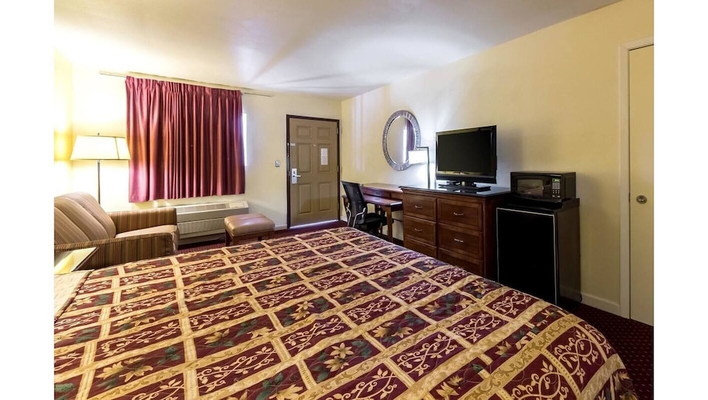 Hillview Inn At Six Flags Fiesta 14/35