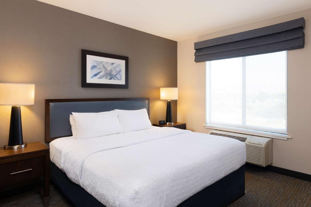 SUITE, KING BED, SOFA