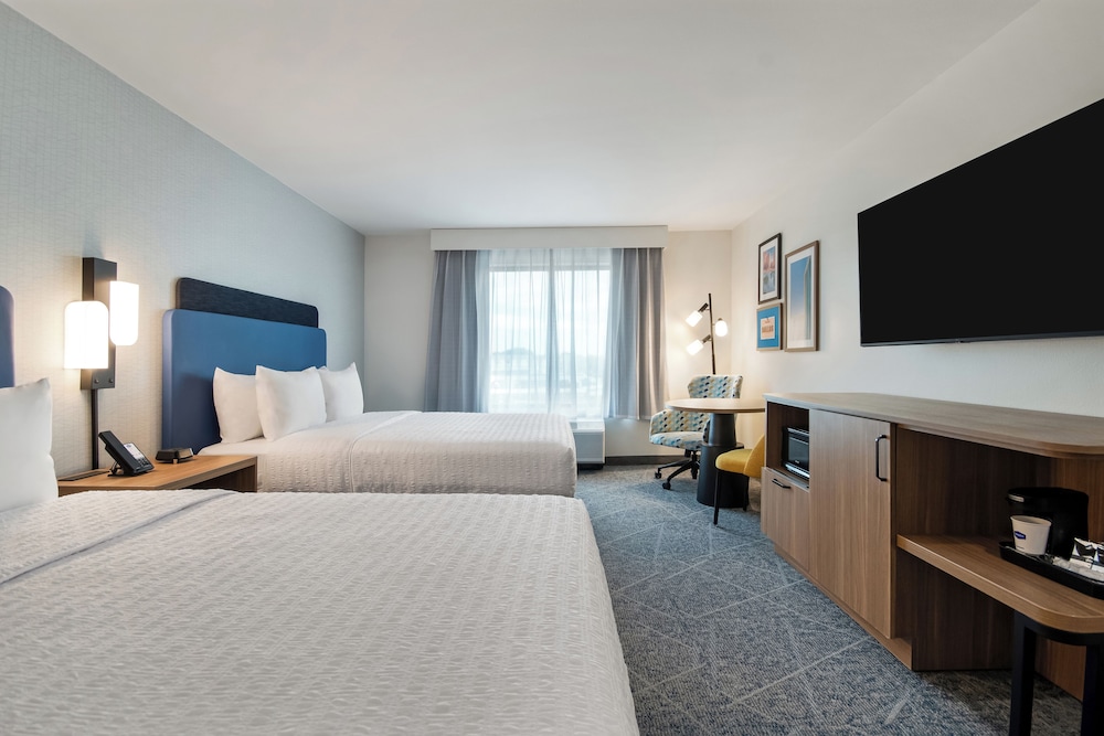 Hampton Inn & Suites by Hilton Irving DFW Airport North 13/56