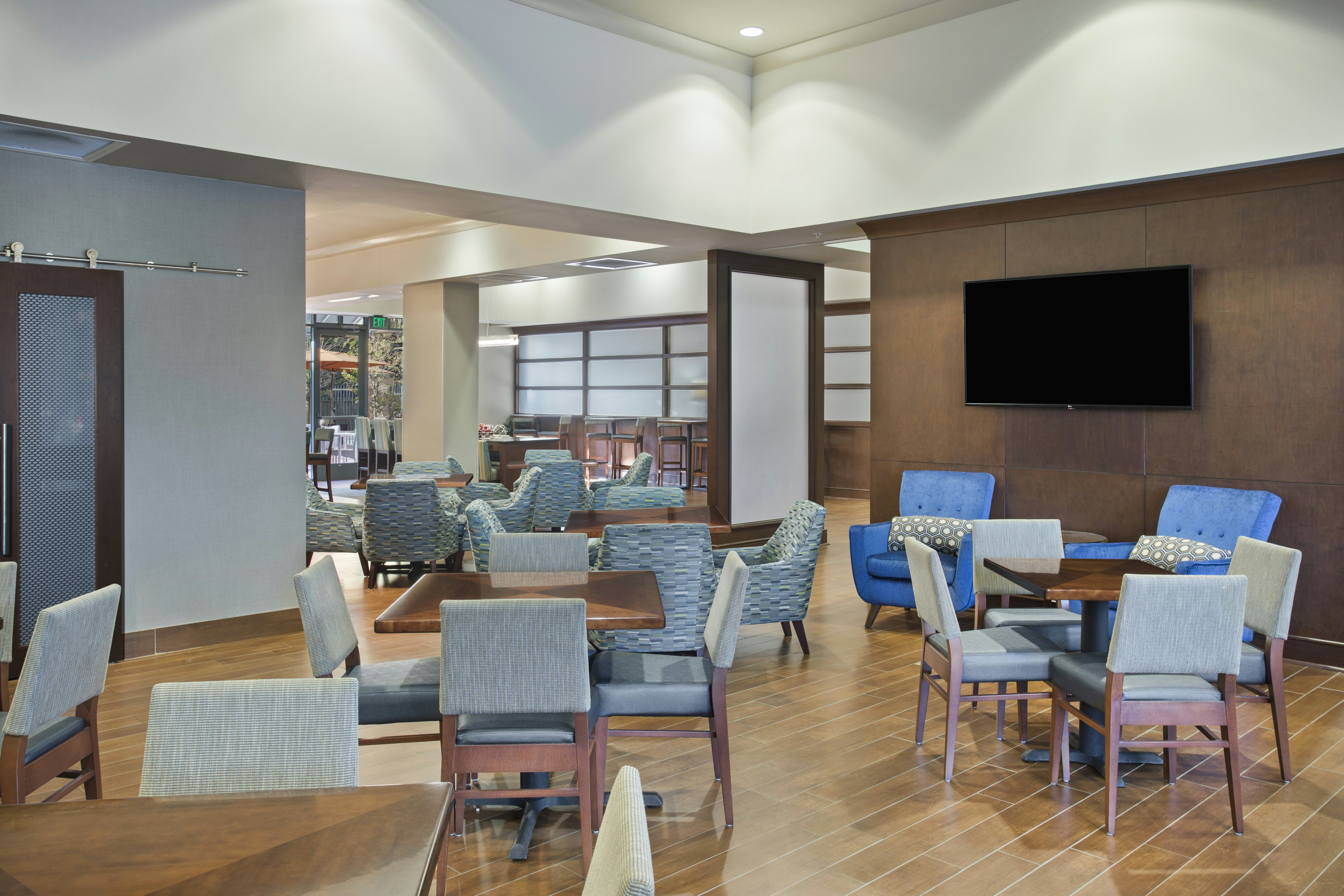 Hampton Inn Suites Little Rock Downtown 32/35