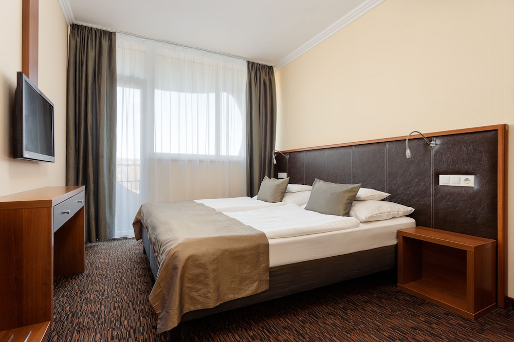 Standard, Twin Beds