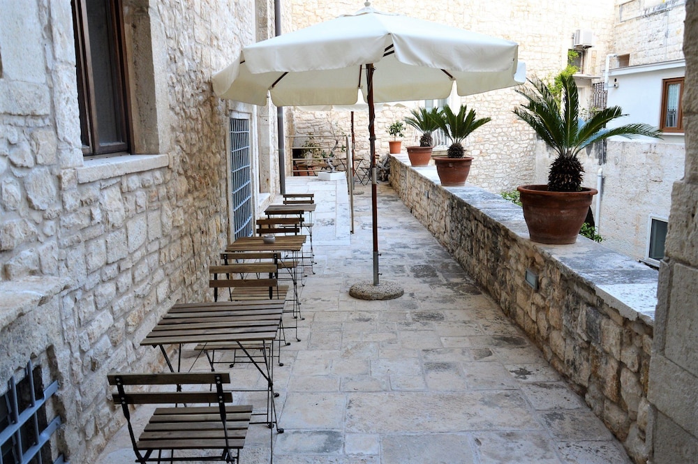 S. Martin Hotel 32/50