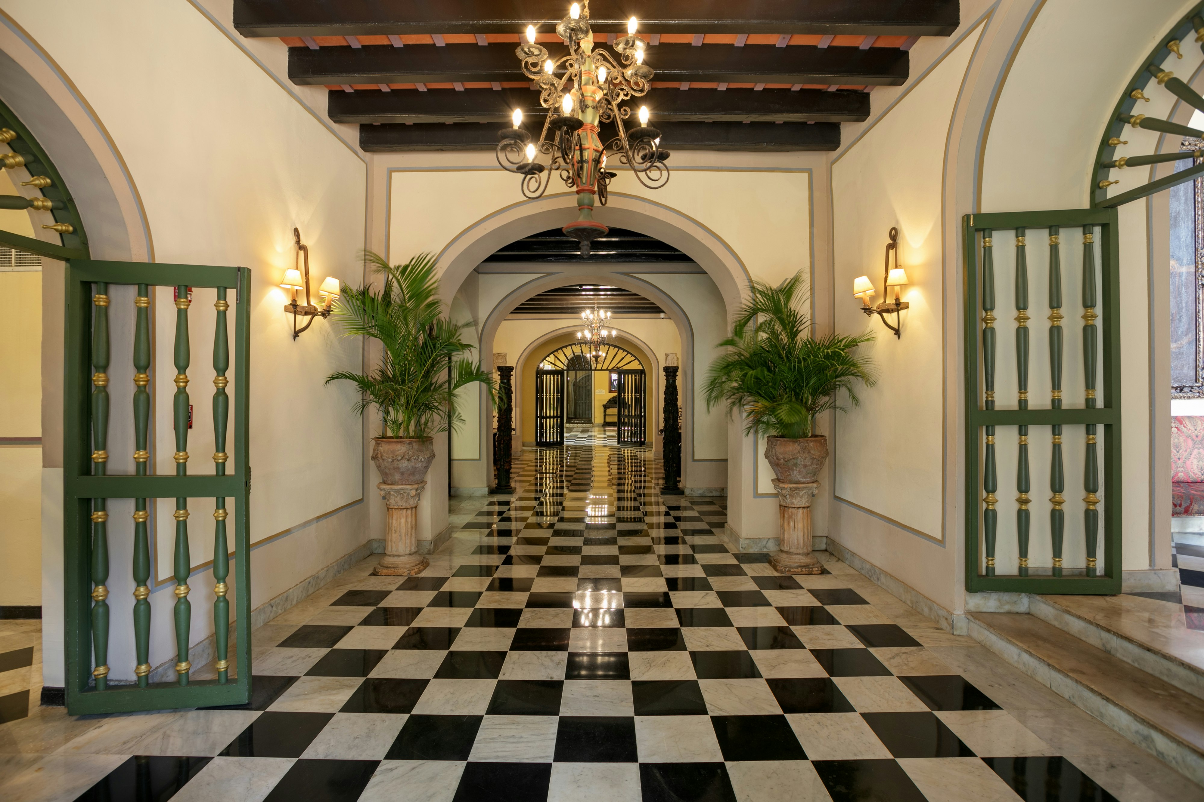 El Convento Hotel 14/75