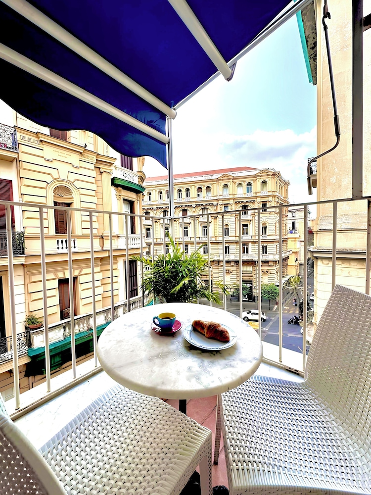 B B Quattro Palazzi Napoli 36/48