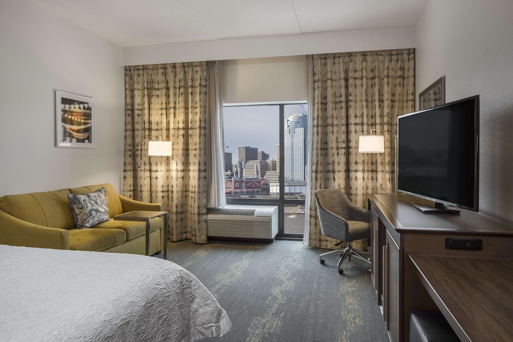 Hampton Inn & Suites Newport-Cincinnati 18/44