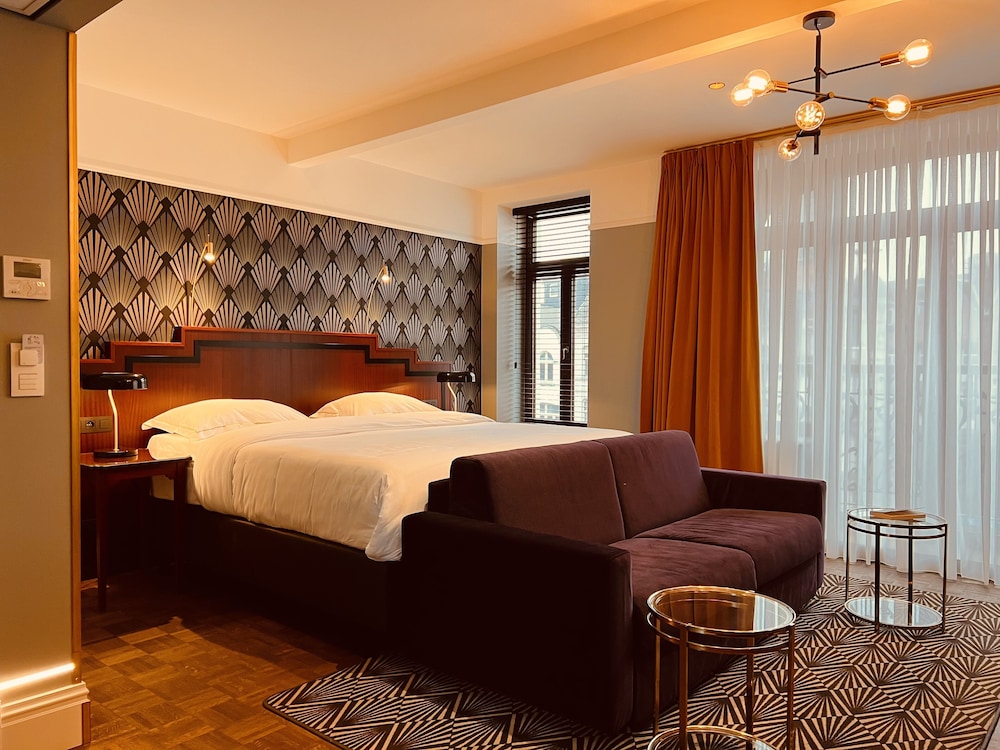 Gatsby Hotel 10/50