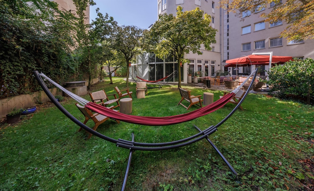 Radisson RED Berlin Kudamm 62/66