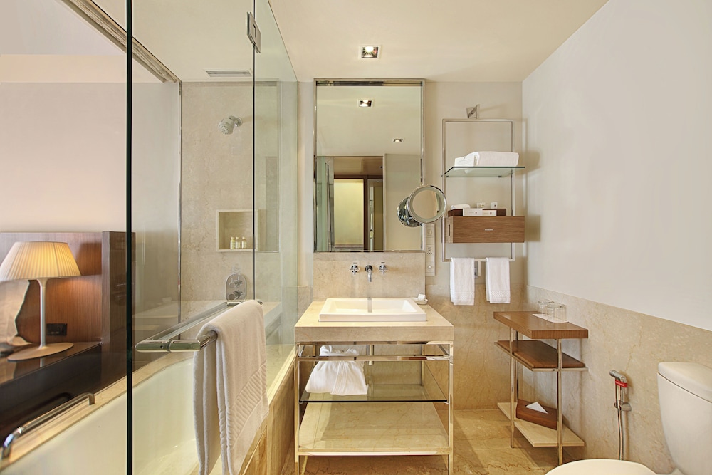 TRIDENT BANDRA KURLA 67/67