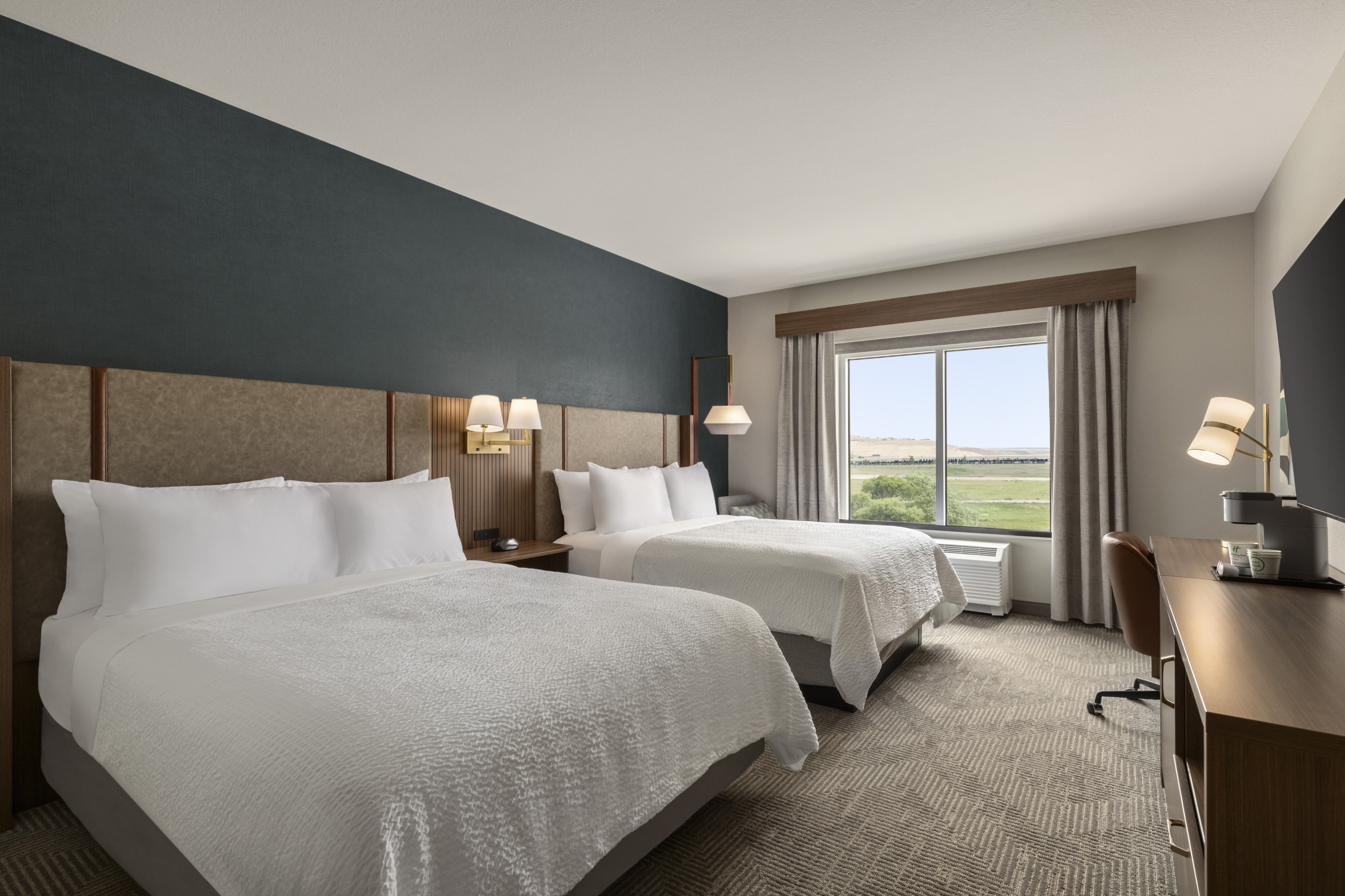 Holiday Inn Hotel And Suites Commerce City Denver Airport 12/50