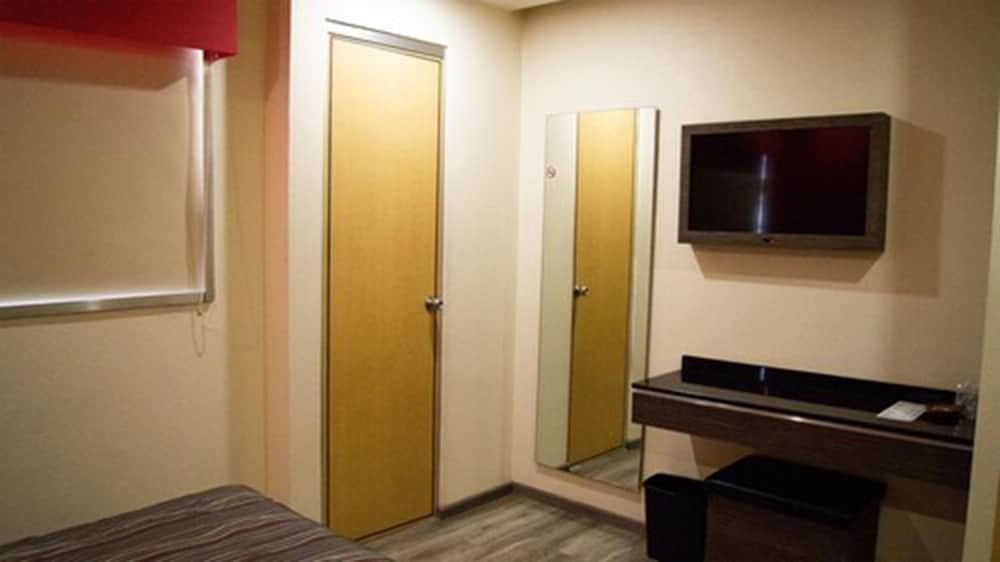 Hotel Dharma 20/35