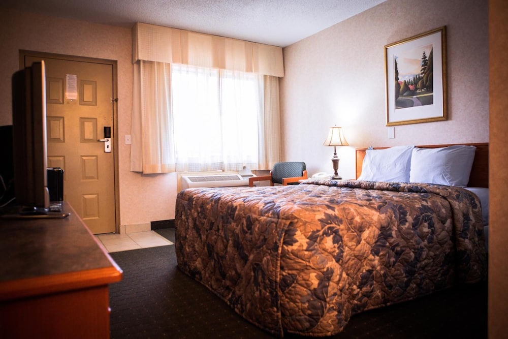 Langley Hwy Hotel 18/25