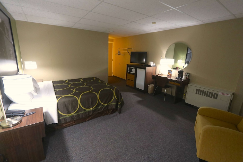 Super 8 By Wyndham Hearst On 31/48