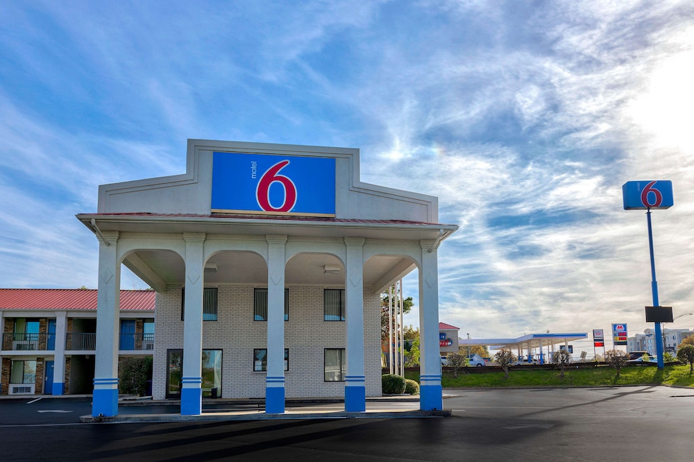 Motel6 Cookeville, TN 48/54