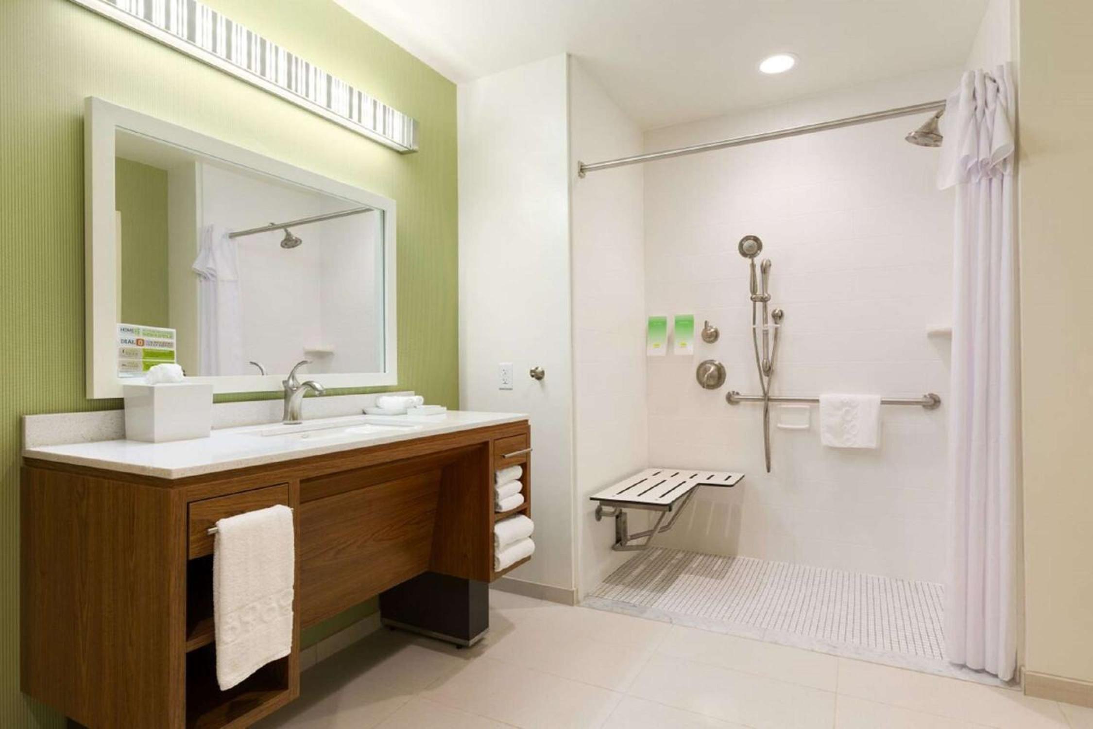 STUDIO, SUITE, KING BED, ACCESSIBLE