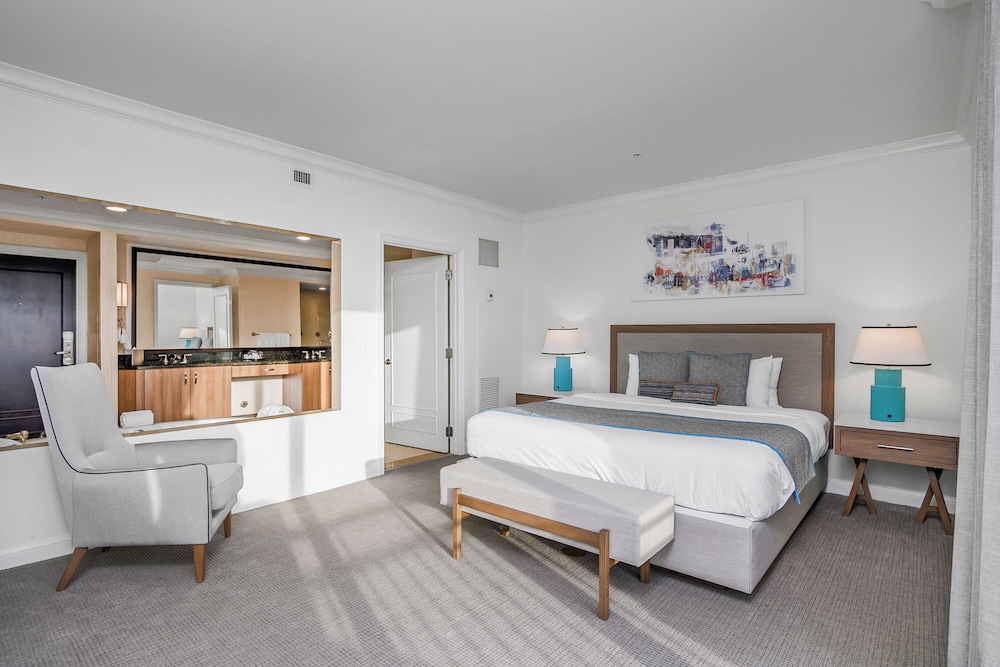 2 Bedrooms, Sunset, City, Penthouse, 2 King Beds, Intracoastal View