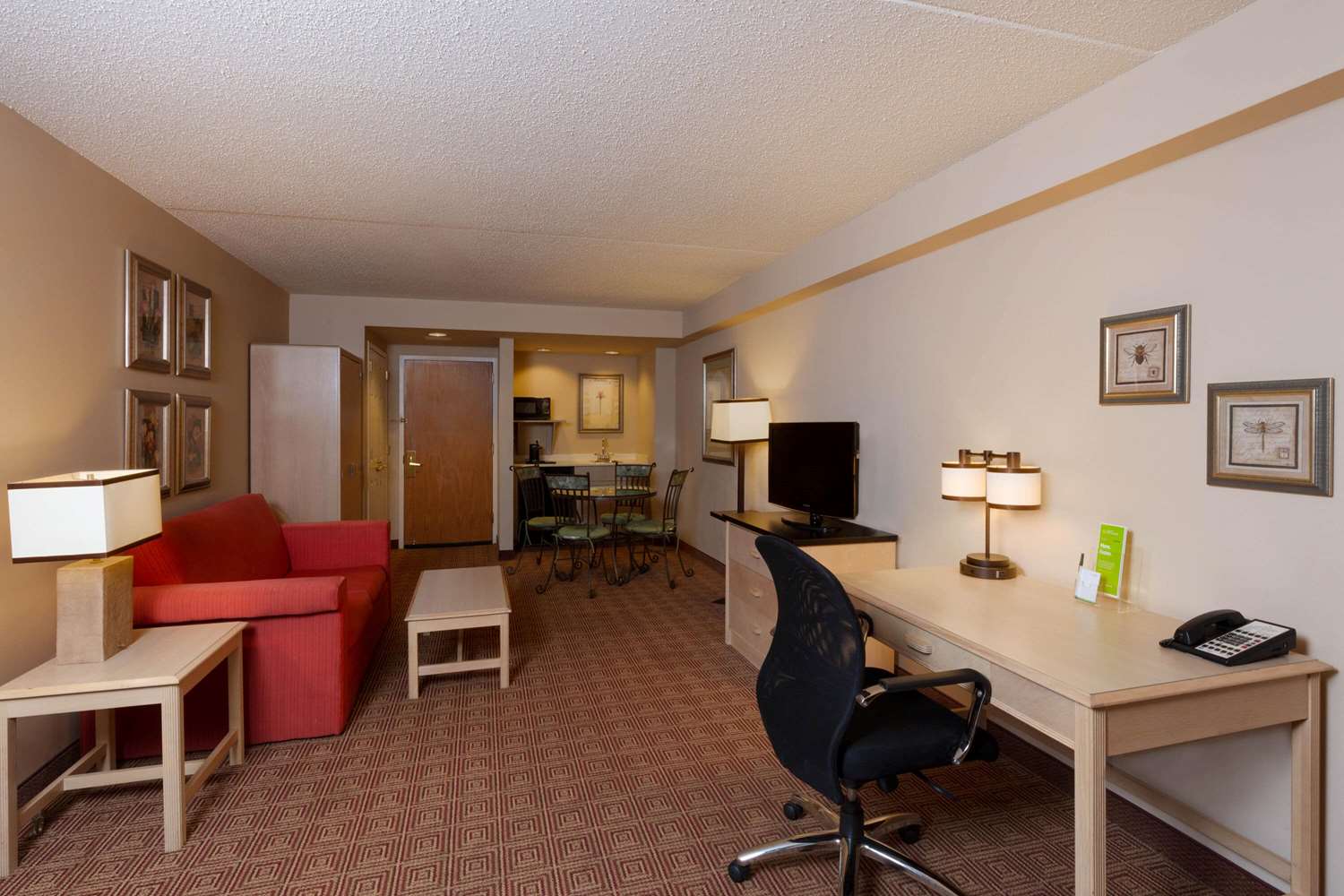 La Quinta Inn & Suites by Wyndham Garden City 27/42