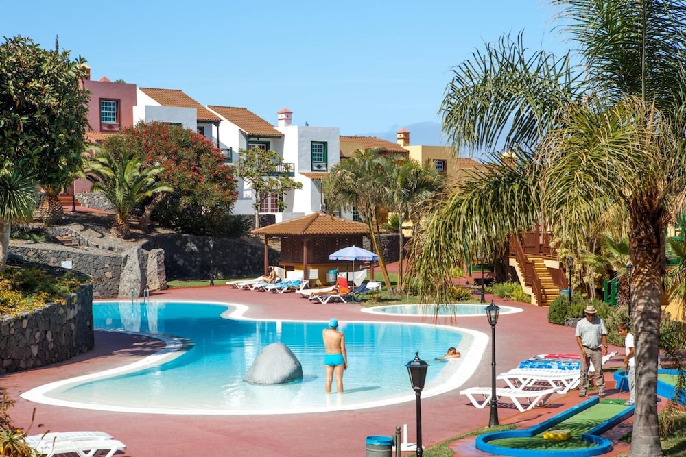 Apartamentos Oasis San Antonio 51/53