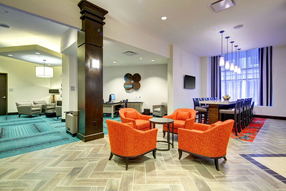 Hampton Inn And Suites Roanoke-Downtown 37/75