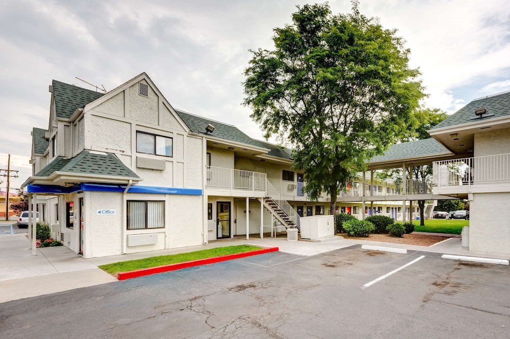 Motel6 Wheat Ridge, CO - West - Denver North 29/34