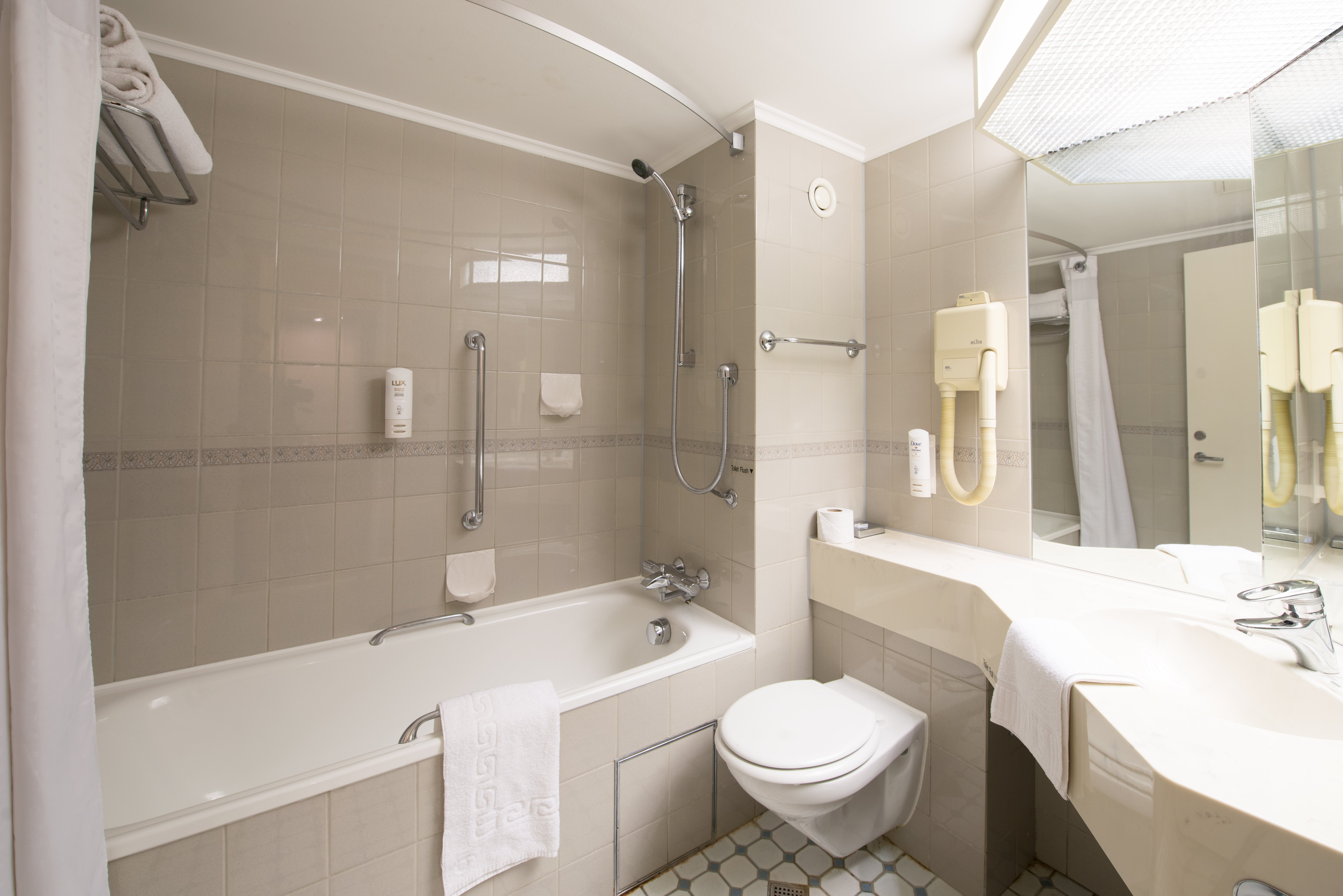 HOLIDAY INN NORTHAMPTON 50/50