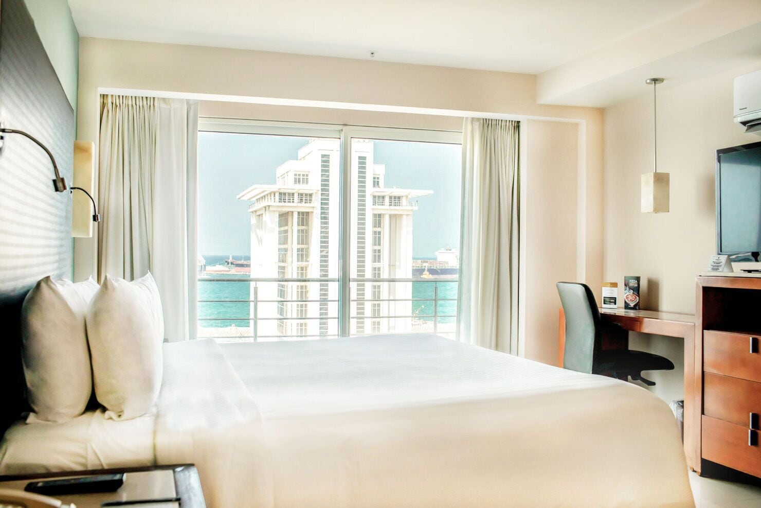SUPERIOR, KING BED, OCEAN VIEW