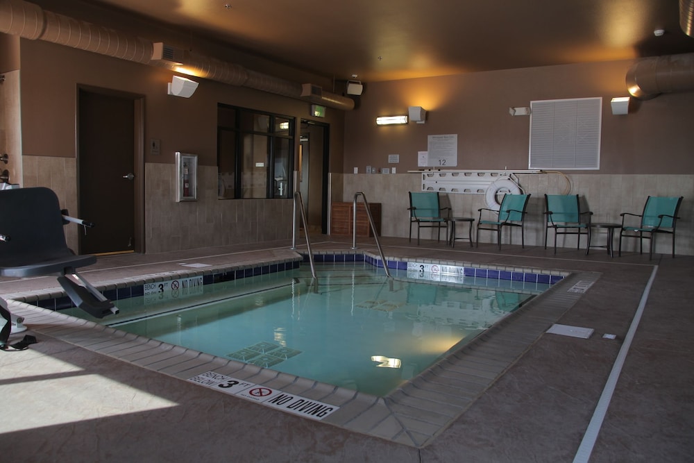 Teddy Apos S Residential Suites Watford City 1/56