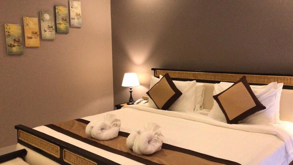 Aristocrat Residence Hotel 35/80