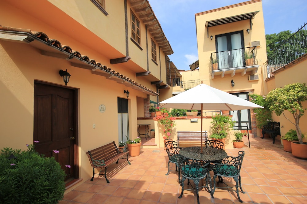 Villa Mirasol Hotel 58/74