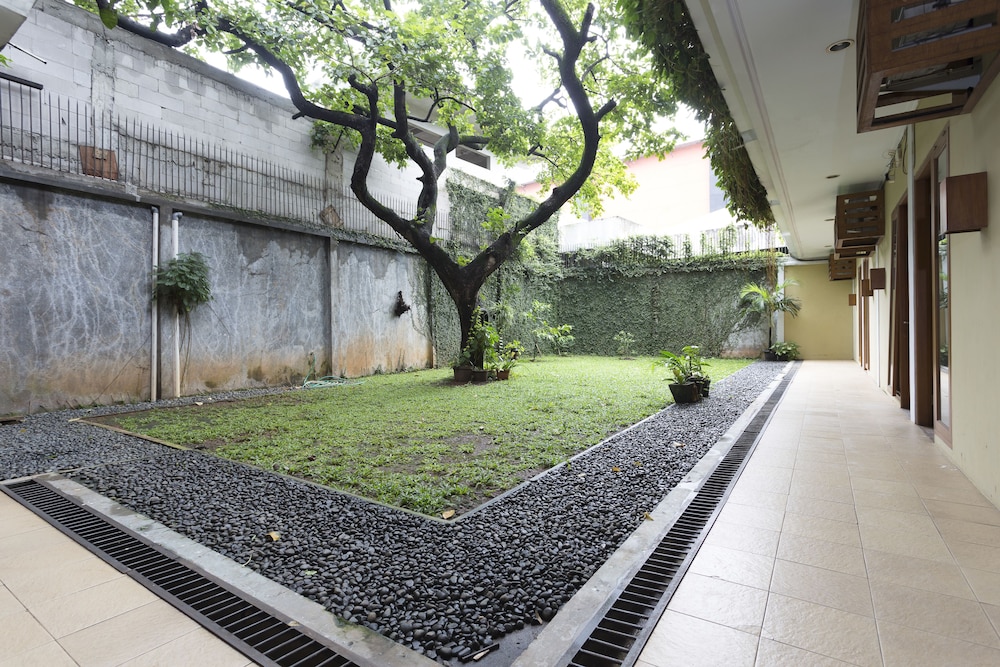 Reddoorz Plus Near Cilandak Town Square 2 3/20