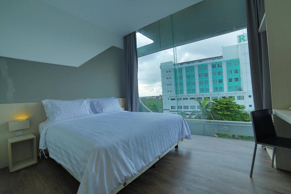 Ozone Hotel Pantai Indah Kapuk 13/25