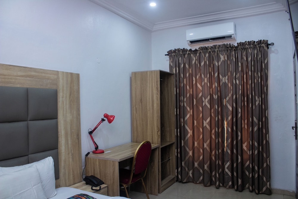 Mayors Diplomat Suites Opebi 29/48
