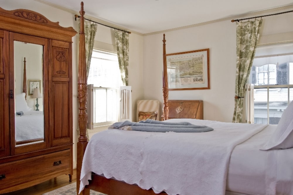 Marshall Slocum Inn 10/44