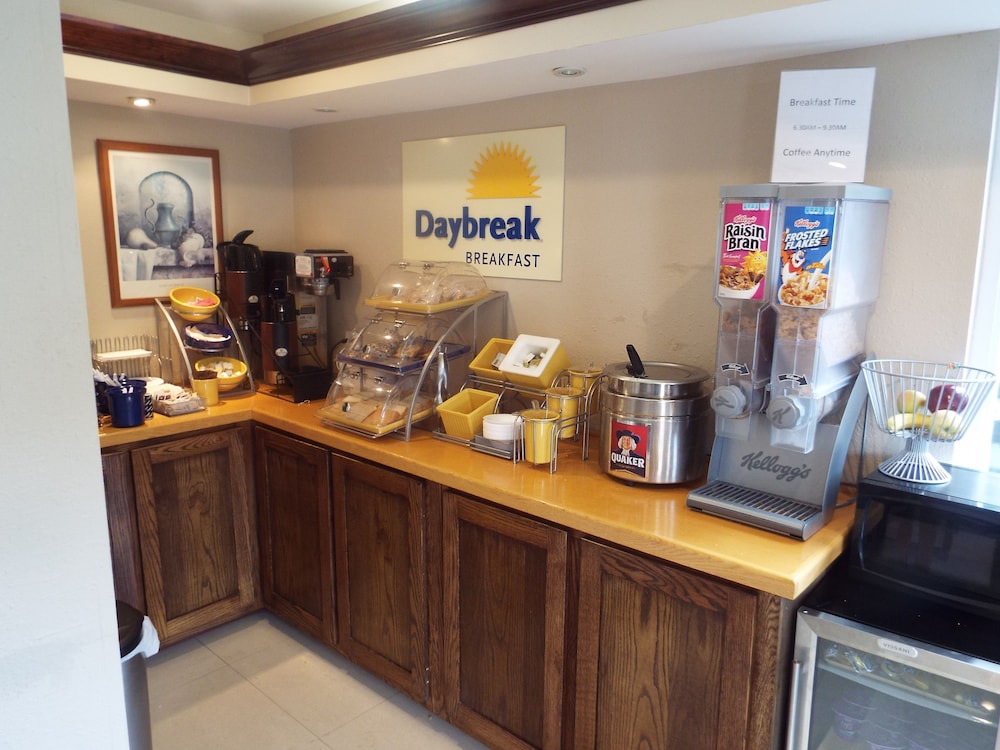 Days Inn by Wyndham Dahlonega 35/49