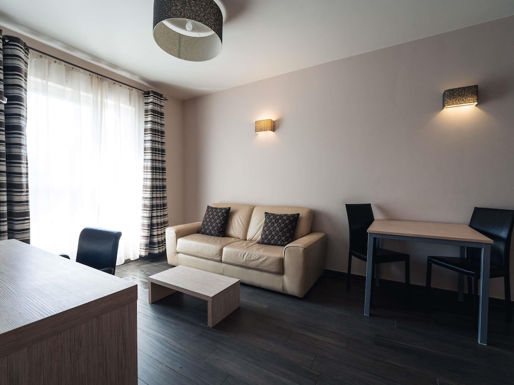 Ibis Styles Charleroi Airport Aero44 35/57