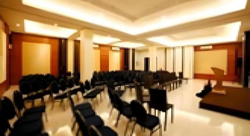 Harmoni Hotel Tasikmalaya 9/18
