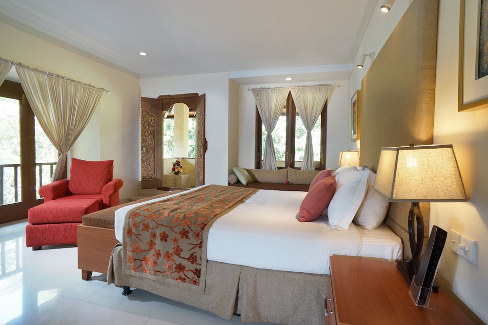 DELUXE, DOUBLE OR TWIN BED