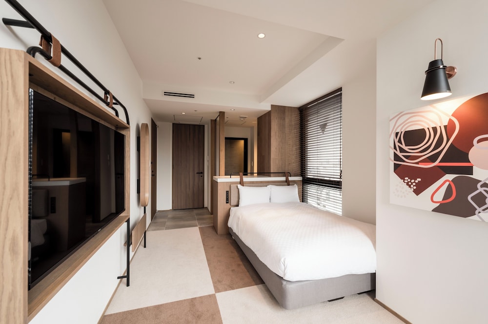 ROOM, DOUBLE BED