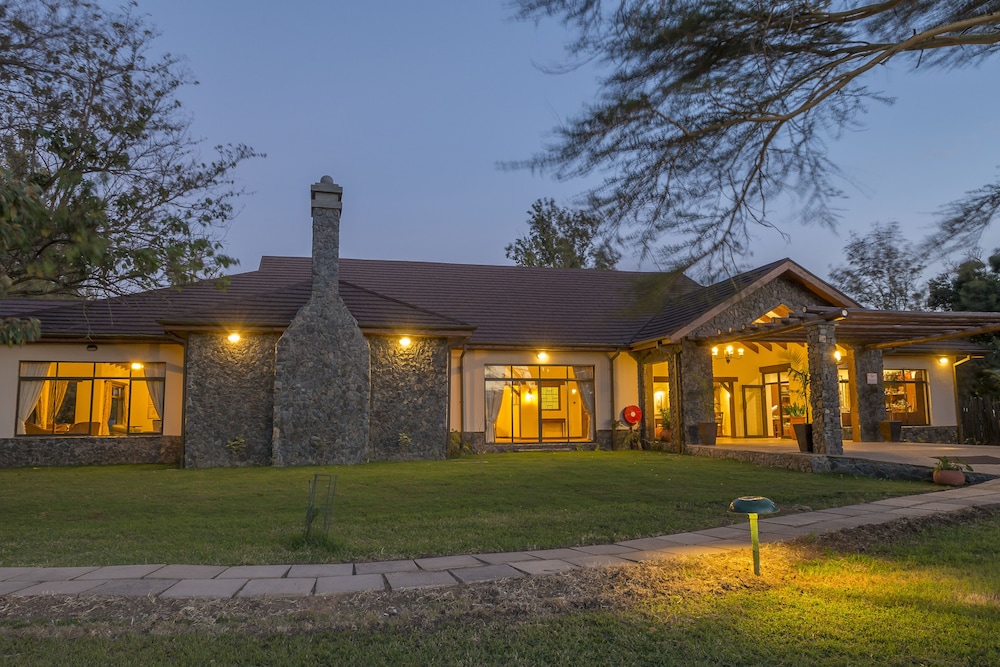 Sweetwaters Serena Camp 2/50