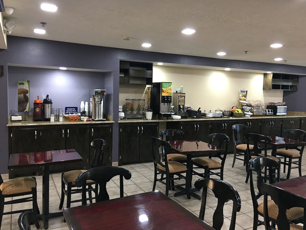 Microtel Inn & Suites by Wyndham Meridian 17/23